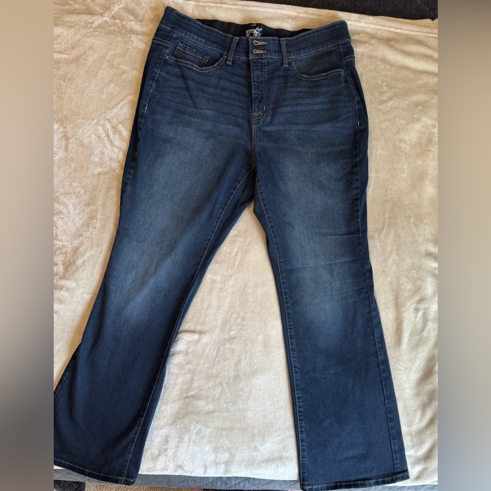 Women's Blue Jeans ( Bootcut Jeans) - Picture 7 of 12
